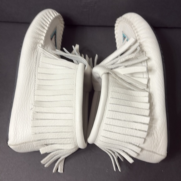 Free People x Manitobah Mukluks Paddle Moccasin - Picture 6 of 9